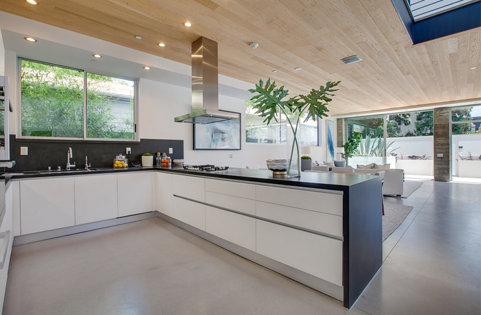 1305<br> Cabrillo Ave