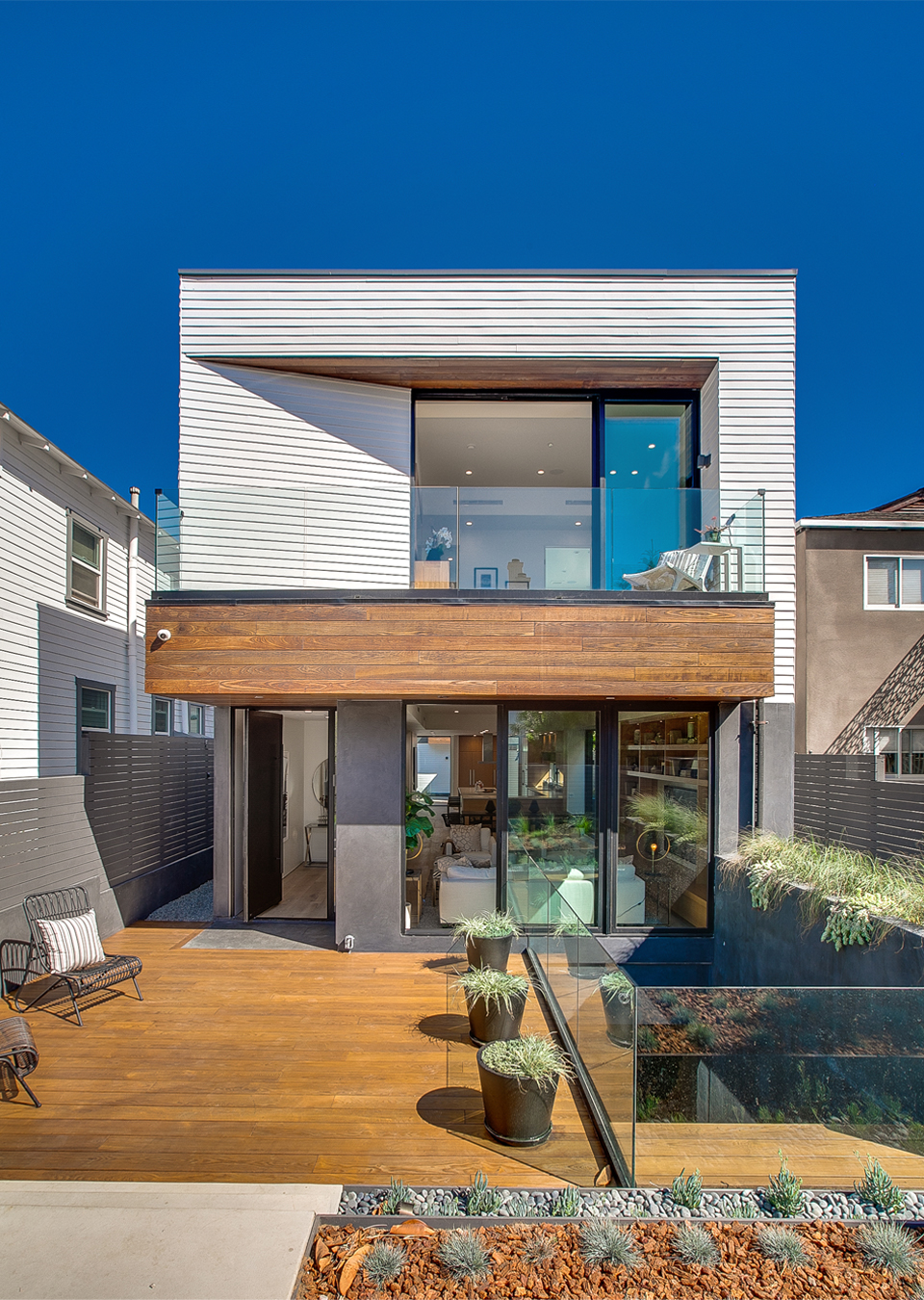 10405<br> Sarah Street