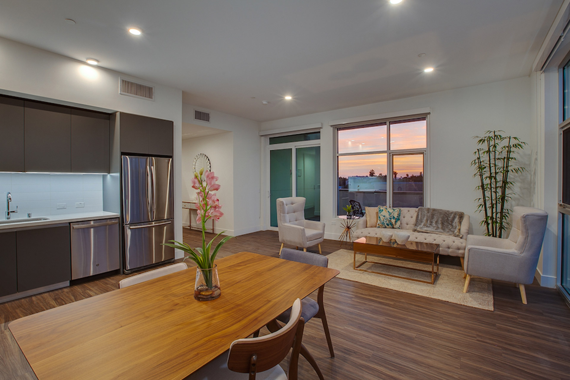 6630<br> Sunset Blvd.