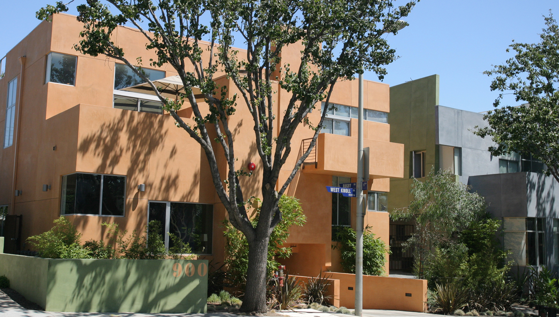 900<br> West Knoll